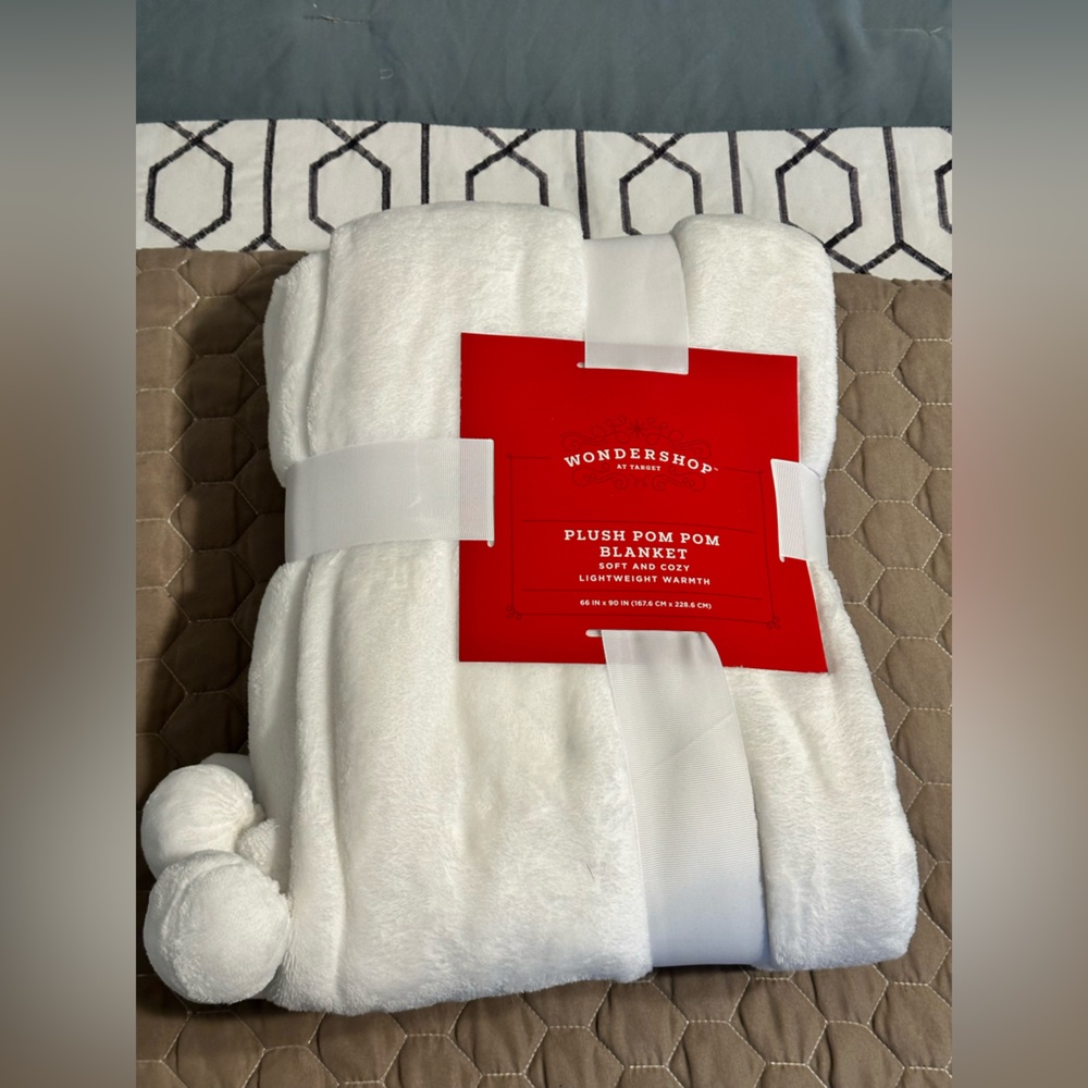 Wondershop White Plush Pom Pom Throw